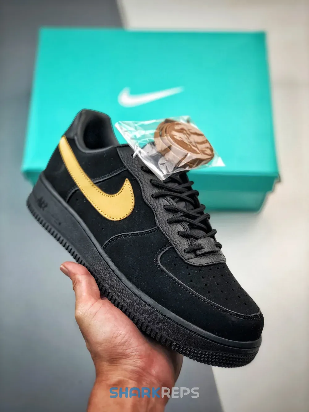 custom-nike-air-force-1-low-sp-tiffany-co-gold-dz1382-002-001